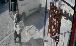 El freni boşalan minibüs ana yola indi