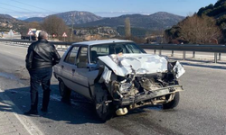 Burdur’da feci kaza: Tır ile otomobil çarpıştı