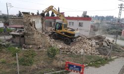 Akdeniz'de Metruk Bina Yıkımı Gerçekleşti