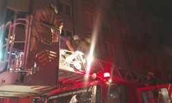 Bina Girişindeki Trafo Alev Aldı, Mahalle Panik Yaşadı