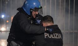 İtalya'da Kültür Merkezi Kapatıldı Sokaklar Karıştı: 11 Polis Yaralı, 10 Gözaltı