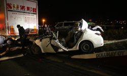 TIR’a arkadan çarpan otomobilin sürücüsü öldü