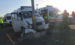 Tarım İşçilerini Taşıyan Minibüs Kaza Yaptı: 15 Kişi Yaralandı