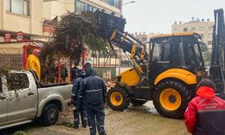 Mersin Yenişehir Belediyesi Fırtına ve Sağanak Yağışın Ardından Tüm Birimleriyle Sahada