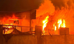 Hatay’da konteyner depoda yangın