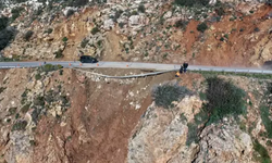 Aydıncık-Bozyazı karayolunda çökme yaşandı