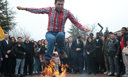 Nevruz ateşinden atlayıp demir dövdüler