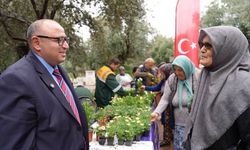 Erdemli ’de mezarlık ziyaretlerine çiçek desteği