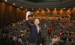 Mezitli’de tiyatroya ve eğitime güçlü destek