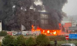 Arsin'deki fabrika yangınında soğutma çalışmaları sürüyor