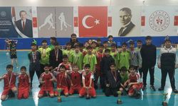 Atatürk’ün Mersin’e gelişi anısına düzenlenen hentbol heyecanı sona erdi