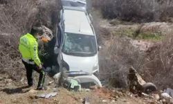 Adıyaman'da hafif ticari araç devrildi: 4 yaralı