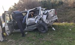 Minibüs ile otomobil çarpıştı: 2 yaralı