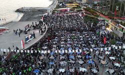 Erdemli'de 10 bin kişi deniz kenarında iftarda buluştu