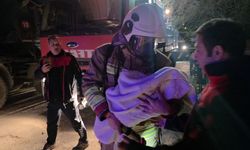 Gece yarısı apartmanı alevler sardı: 30 kişi dumandan son anda çıkarıldı