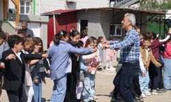 Adana'da öğrencilerden erken bayramlaşma