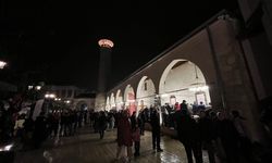 Depremin ardından yeniden inşa edilen Habibi Neccar Camii, Kadir Gecesi’nde vatandaşların akınına uğradı