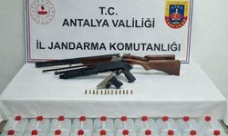Antalya’da 160 litre etil alkol, tabanca ve pompalı tüfek ele geçirildi