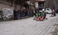 Fren yok, heyecan çok, tahta araba yarışı nefesleri kesti