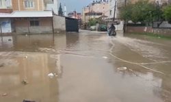 Hatay'da dolu ve sağanak yağış sonrası sel meydana geldi
