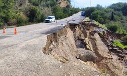 Yolda heyelan: Yarısı çöktü, içme suyu hattı zarar gördü