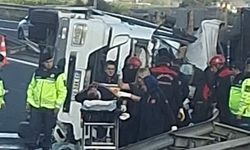 Osmaniye'de seyir halindeki tır devrildi