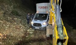 Navigasyonun yanılttığı 3 kişi, çamura saplandı