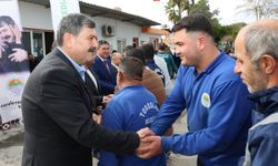 Toroslar Belediye Başkanı Abdurrahman Yıldız, çalışma arkadaşlarıyla bayramlaştı