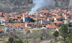 Evde çıkan yangını köydeki yangın vanalarıyla söndürdüler