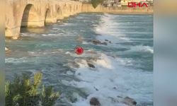 Seyhan Nehrinde kayıkla gezerken 2 kişi mahsur kaldı