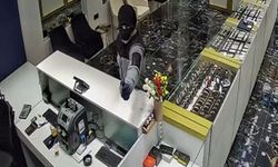 Kuyumcu soygununu sıcak su ile önlemeye çalıştı