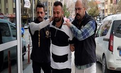 Babasını boğarak öldürdü, cesedi ile aynı yerde kaldı