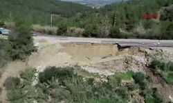 Aşırı yağışların ardından yol çöktü