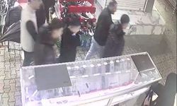 Fiyat sormak için girdiği iş yerinden cep telefonu çaldı