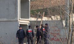 Girilmesi yasak olan gölete giren çocuk boğulma tehlikesi geçirdi