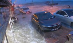 Hatay’da fırtına yaşamı olumsuz etkiledi; dalgalar yola kadar geldi