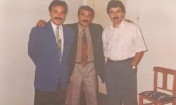 Sahneyi paylaştığı meslektaşını görmek için bekliyor