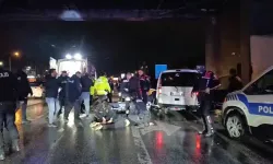 Polisin gözü önünde eşine şiddet uyguladı