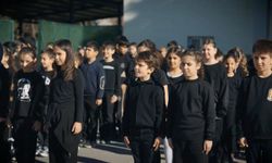 İlkokul öğrencileri Çanakkale şehitlerini özel koreografi ile andı