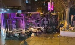 Bayrampaşa’da kamyonet devrildi: 3 yaralı