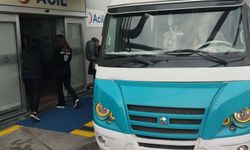 İzmir'de şehir içi dolmuşta doğum yaptı