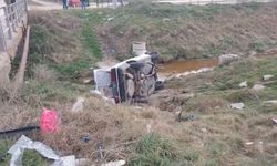 Kütahya'da feci kaza: Otomobil dereye uçtu, 3 yaralı
