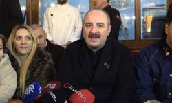 Mustafa Varank, Bursa'da geleneksel sahur programında vatandaşlarla bir araya geldi