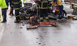 İki araç çarpıştı nişanlı çift kazada can verdi
