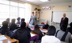 Özdemirci Akdeniz’de okulları gezdi