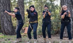 Kadın polis eğitmenleri göz dolduruyor