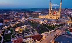 Selimiye Camisi meydanında 7 bin 500 kişi Kadir Gecesi iftarında buluştu