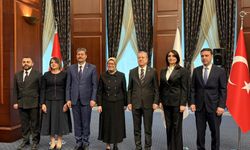 Siyasi partiler bayramlaştı