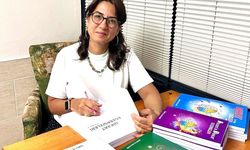 Babasıyla işe giden çocuk mutlu oluyor