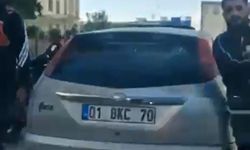 Trafikte tartıştığı sürücünün önünü kesip, camını yumruklayınca tutuklandılar